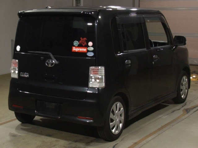TOYOTA PIXIS SPACE 2011