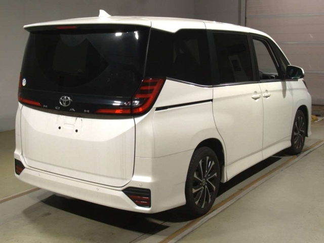 TOYOTA NOAH 2022