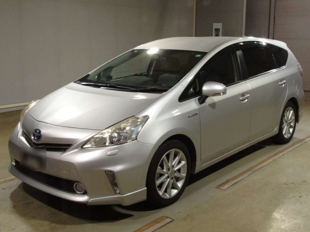 TOYOTA PRIUS ALPHA 2012