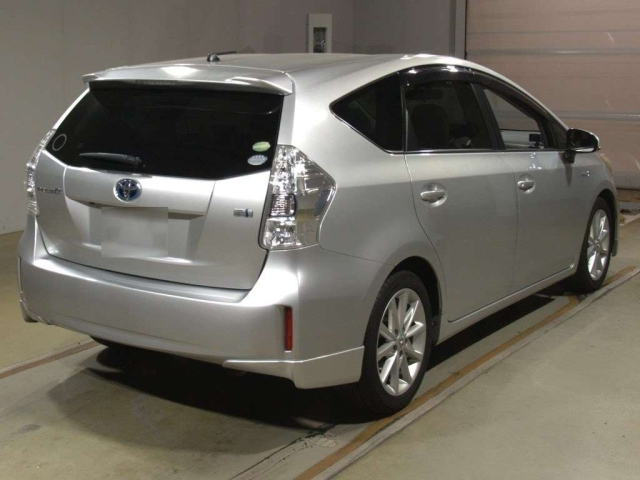 TOYOTA PRIUS ALPHA 2012
