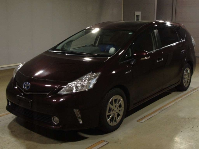 TOYOTA PRIUS ALPHA 2014