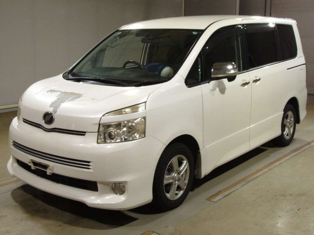 TOYOTA VOXY 2009