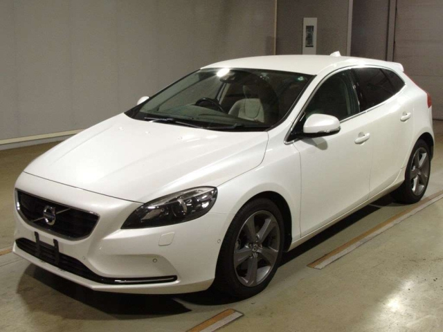 VOLVO V40 2014