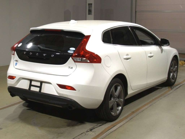 VOLVO V40 2014