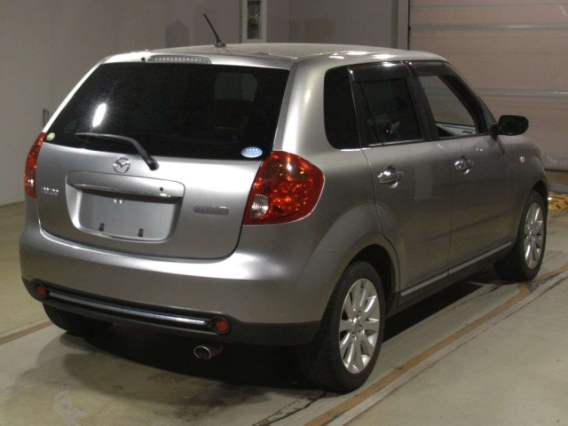 MAZDA VERISA 2010