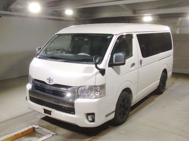 TOYOTA HIACE 2020