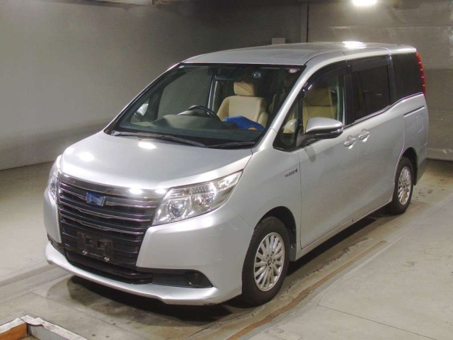 TOYOTA NOAH 2014