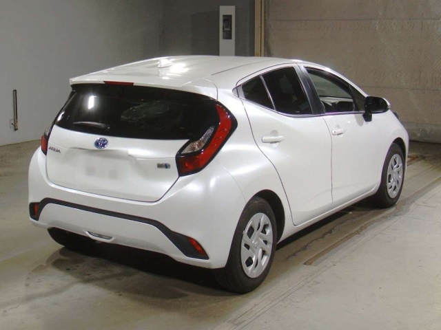 TOYOTA AQUA 2022