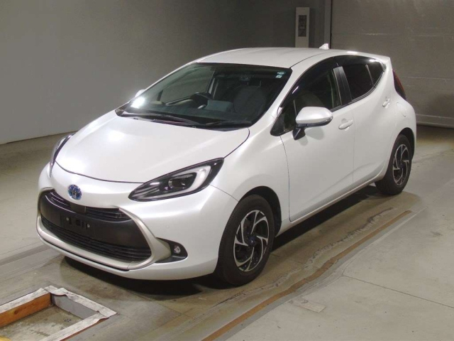 TOYOTA AQUA 2021