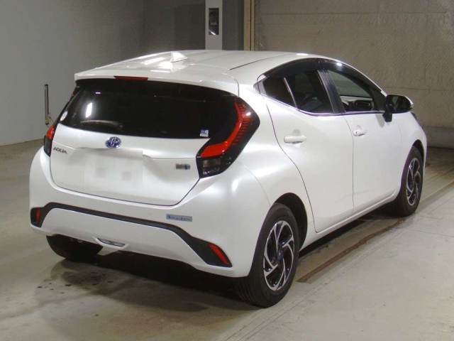 TOYOTA AQUA 2021