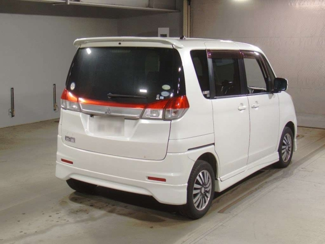 MITSUBISHI DELICA D2 2011
