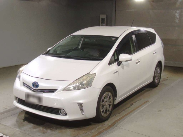 TOYOTA PRIUS ALPHA 2014