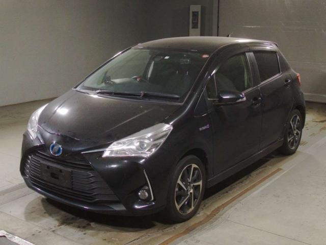 TOYOTA VITZ 2018