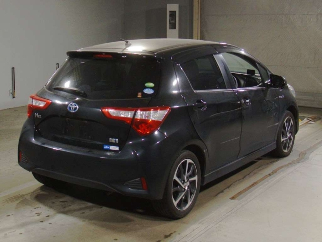 TOYOTA VITZ 2018