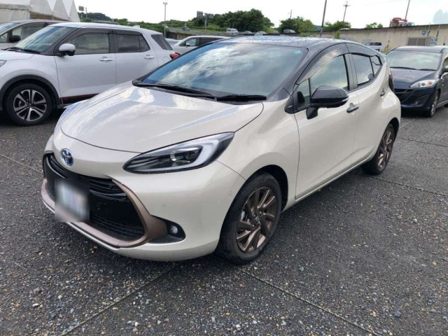 TOYOTA AQUA 2024
