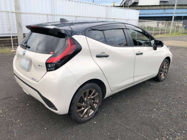 TOYOTA AQUA 2024