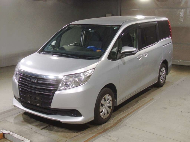 TOYOTA NOAH 2014