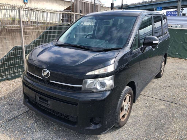 TOYOTA VOXY 2011