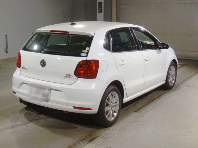 VOLKSWAGEN POLO 2016