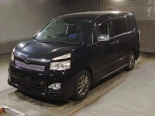 TOYOTA VOXY 2011