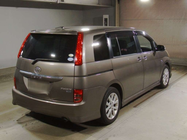 TOYOTA ISIS 2010
