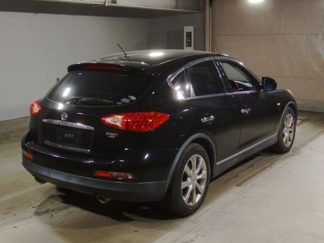NISSAN SKYLINE CROSSOVER 2010