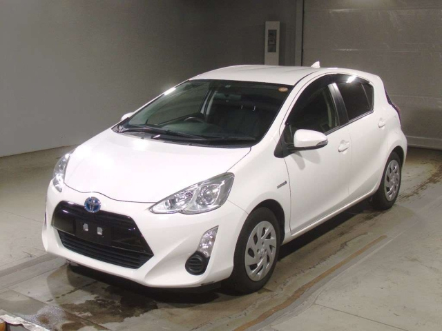 TOYOTA AQUA 2016