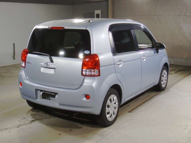 TOYOTA PORTE 2012