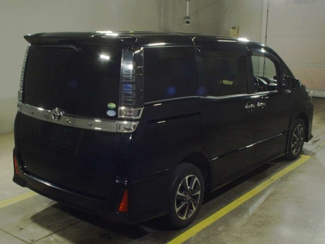 TOYOTA VOXY 2018