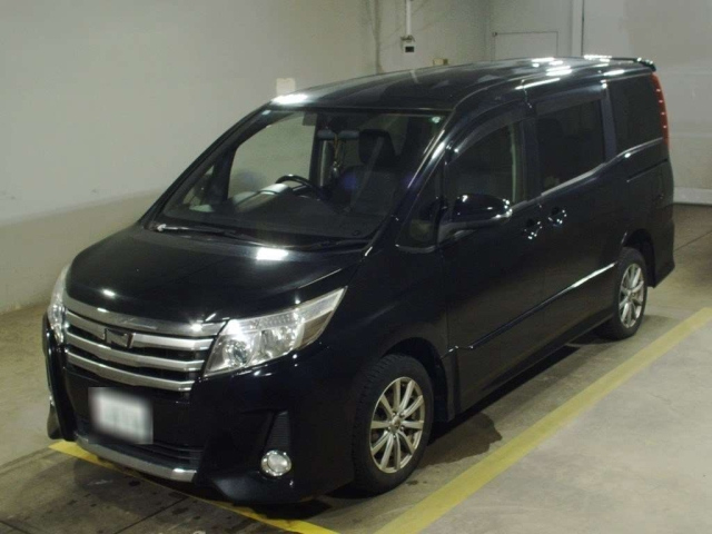 TOYOTA NOAH 2015