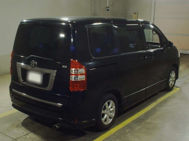 TOYOTA NOAH 2012