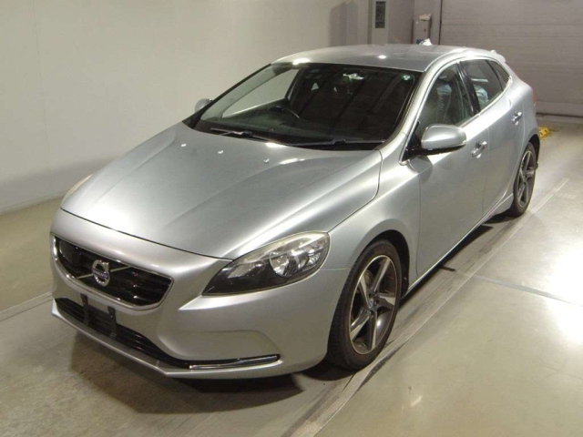 VOLVO V40 2013