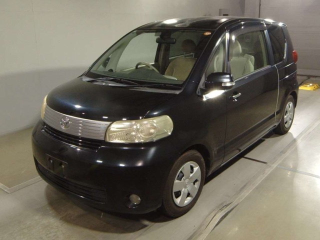 TOYOTA PORTE 2010