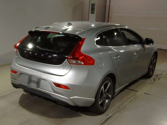 VOLVO V40 2013