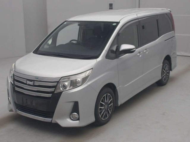 TOYOTA NOAH 2014