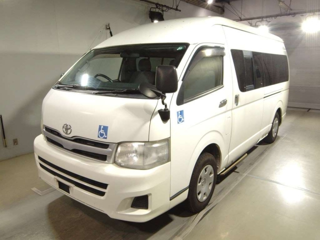 TOYOTA HIACE 2013