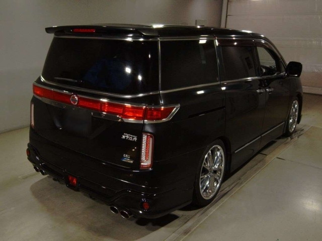 NISSAN ELGRAND 2010