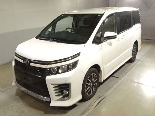 TOYOTA VOXY 2014