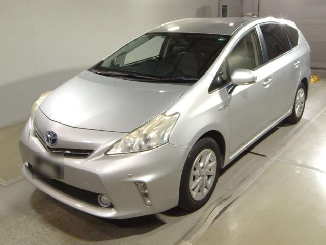 TOYOTA PRIUS ALPHA 2013