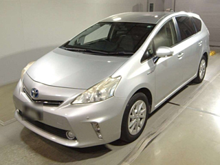 TOYOTA PRIUS ALPHA 2013