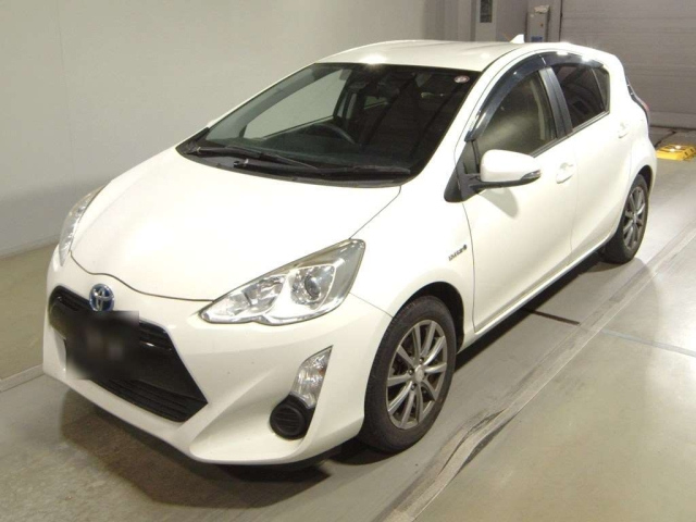 TOYOTA AQUA 2016