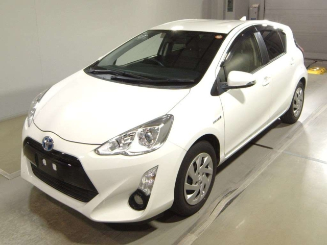 TOYOTA AQUA 2015