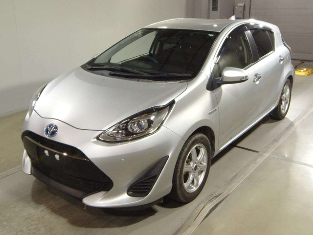 TOYOTA AQUA 2018