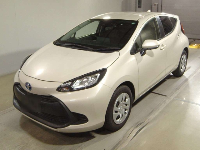 TOYOTA AQUA 2021