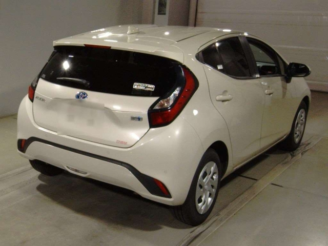 TOYOTA AQUA 2021
