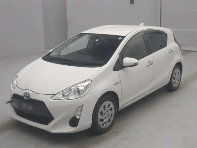 TOYOTA AQUA 2016