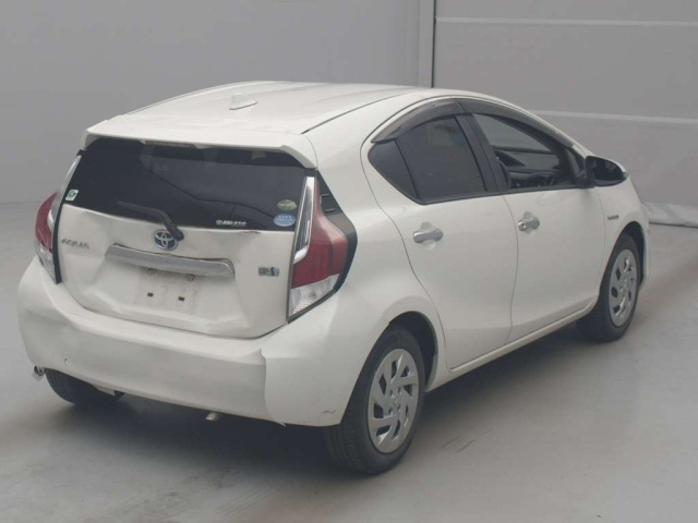 TOYOTA AQUA 2016