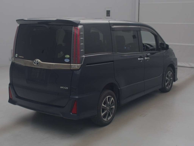 TOYOTA NOAH 2018