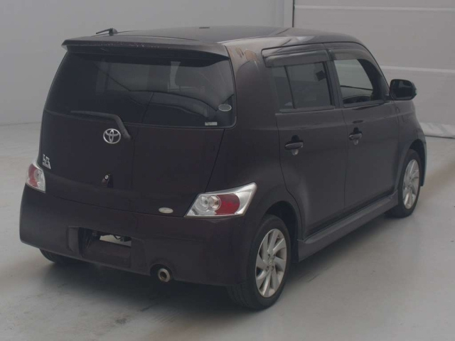 TOYOTA BB 2011
