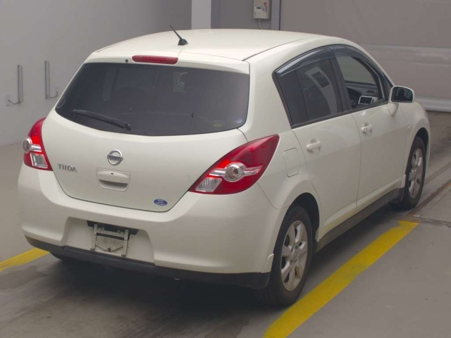 NISSAN TIIDA 2011